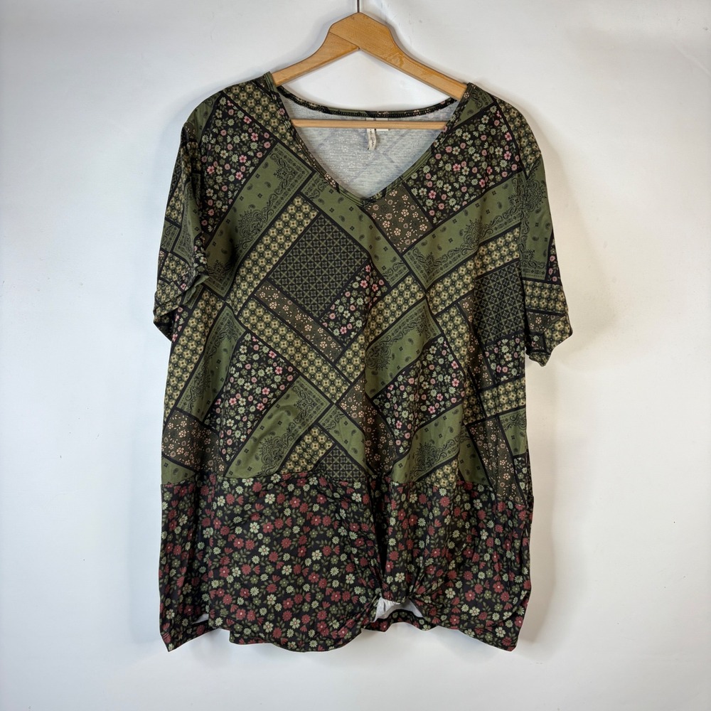 Live Well Lifestyle Top Women 22/24W Green Patchwork Floral Twist Front V-Neck